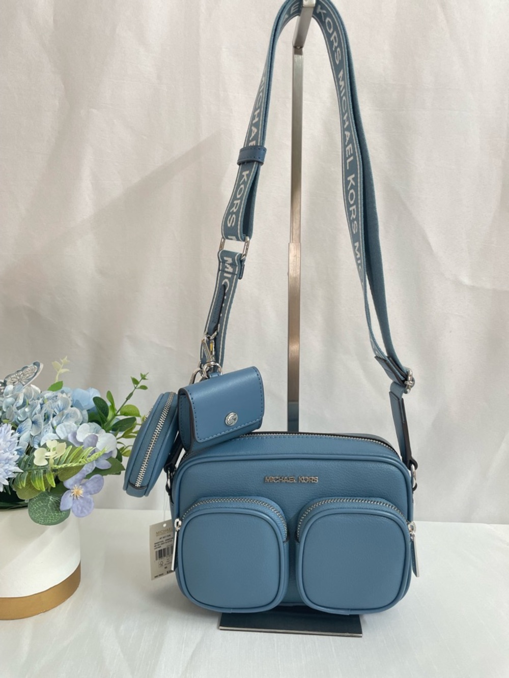 MICHAEL KORS JET SET LEATHER MEDIUM CROSSBODY WITH CASE FOR APPLE AIRPODS PRO - Picture 5 of 13